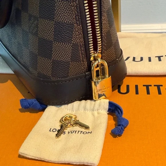 Louis Vuitton Alma BB in Damier Ebene Canvas Authentic (few months old) - Picture 10 of 17